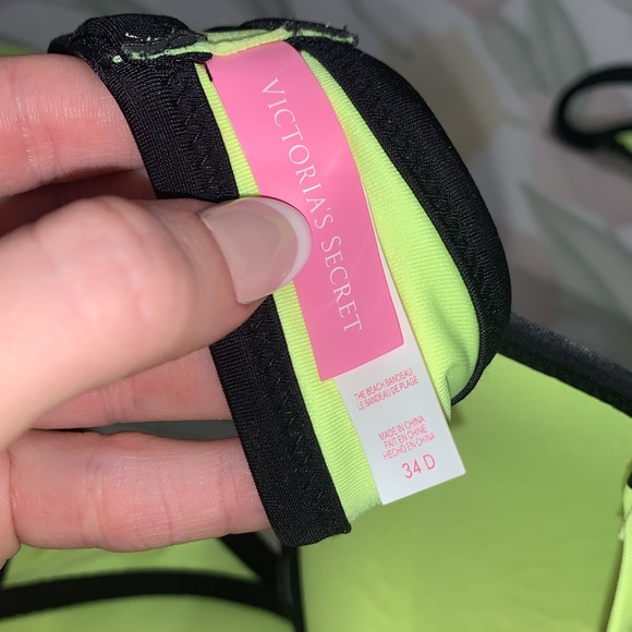 Victoria’s Secret Bikini - Picture 3 of 4